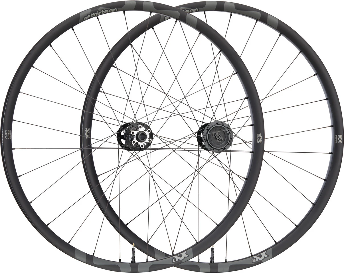 E-thirteen XCX Race IW28 Carbon Boost 29" Laufradsatz 1 E-thirteen XCX Race IW28 Carbon Boost 29" Laufradsatz